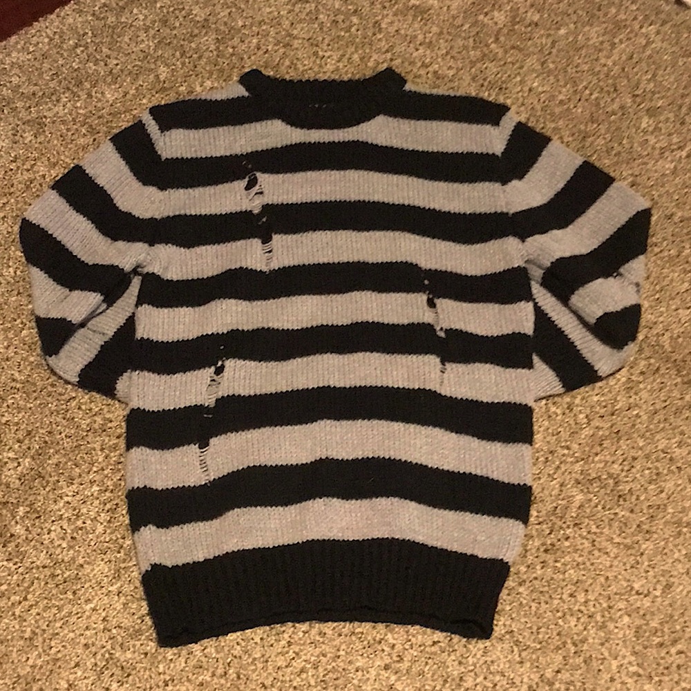 Shein Medium Sized Mens Distressed Sweater Black and White.